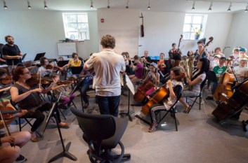Les jeunes du Garage à musique du Dr. Julien en répétition (photo des Nouvelles d'Hochelaga-Maisonneuve)